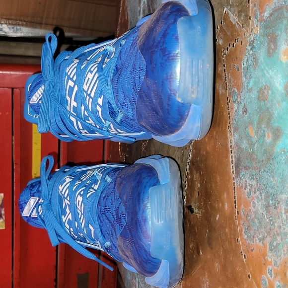 Adidas. James Harden Volume 4. Hoop shoe. Glow-blue. Worn twice.  Size 17 - Picture 5 of 12